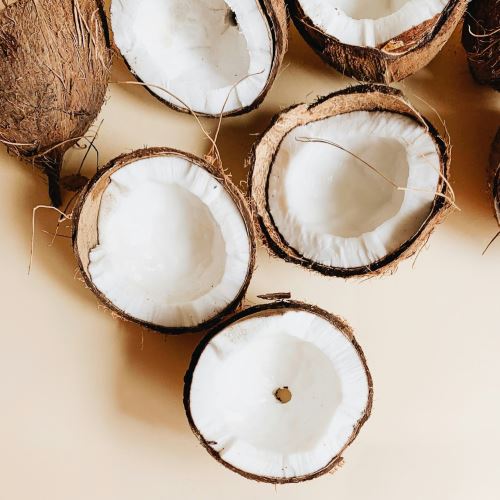 Kokosnuss als Haarglätter