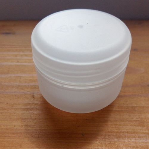 Kunststoffbehälter für Creme mit dem Zwischendeckel, transparent, 30 ml