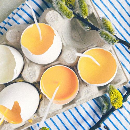Frühlingskerzen in Eierschalen - wie man eine Osterkerze macht