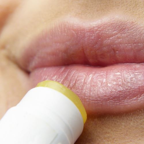 Honig-Lippenbalsam mit Lavendel